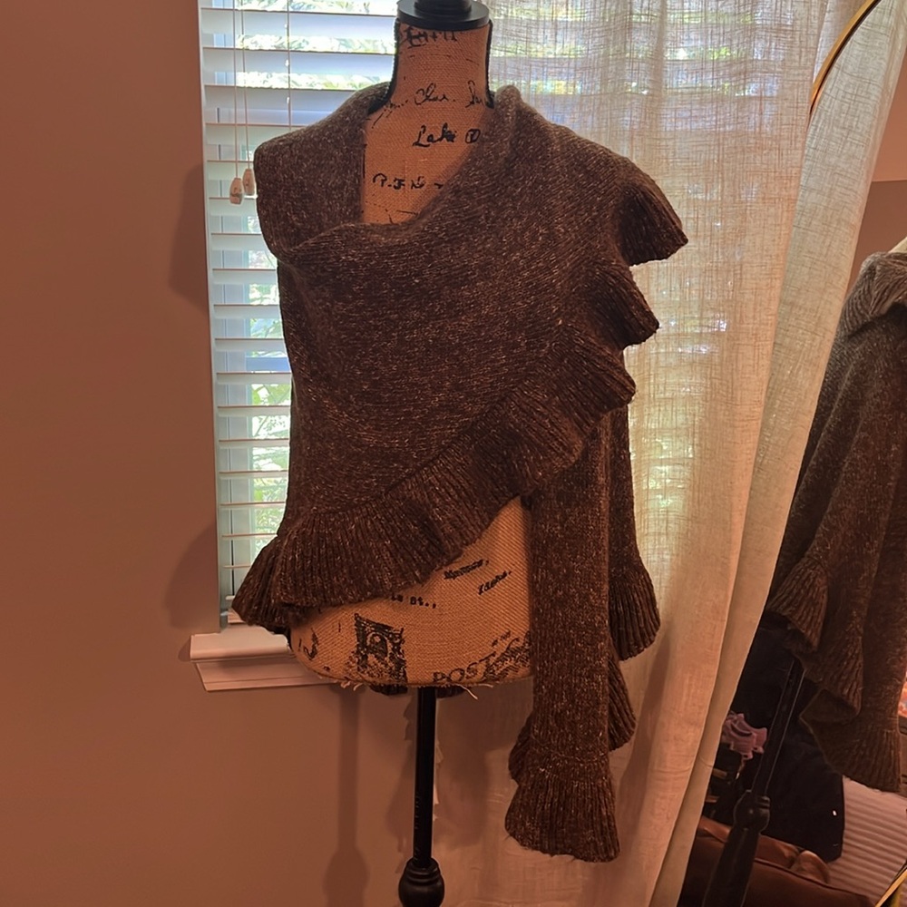 Cabi Ruffled Wrap - Picture 2 of 4